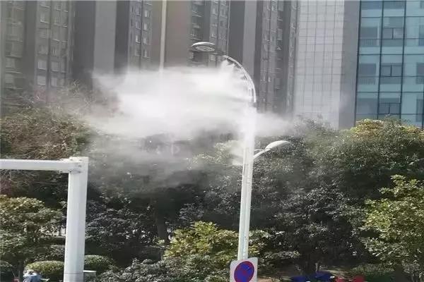 喷雾智慧路灯杆